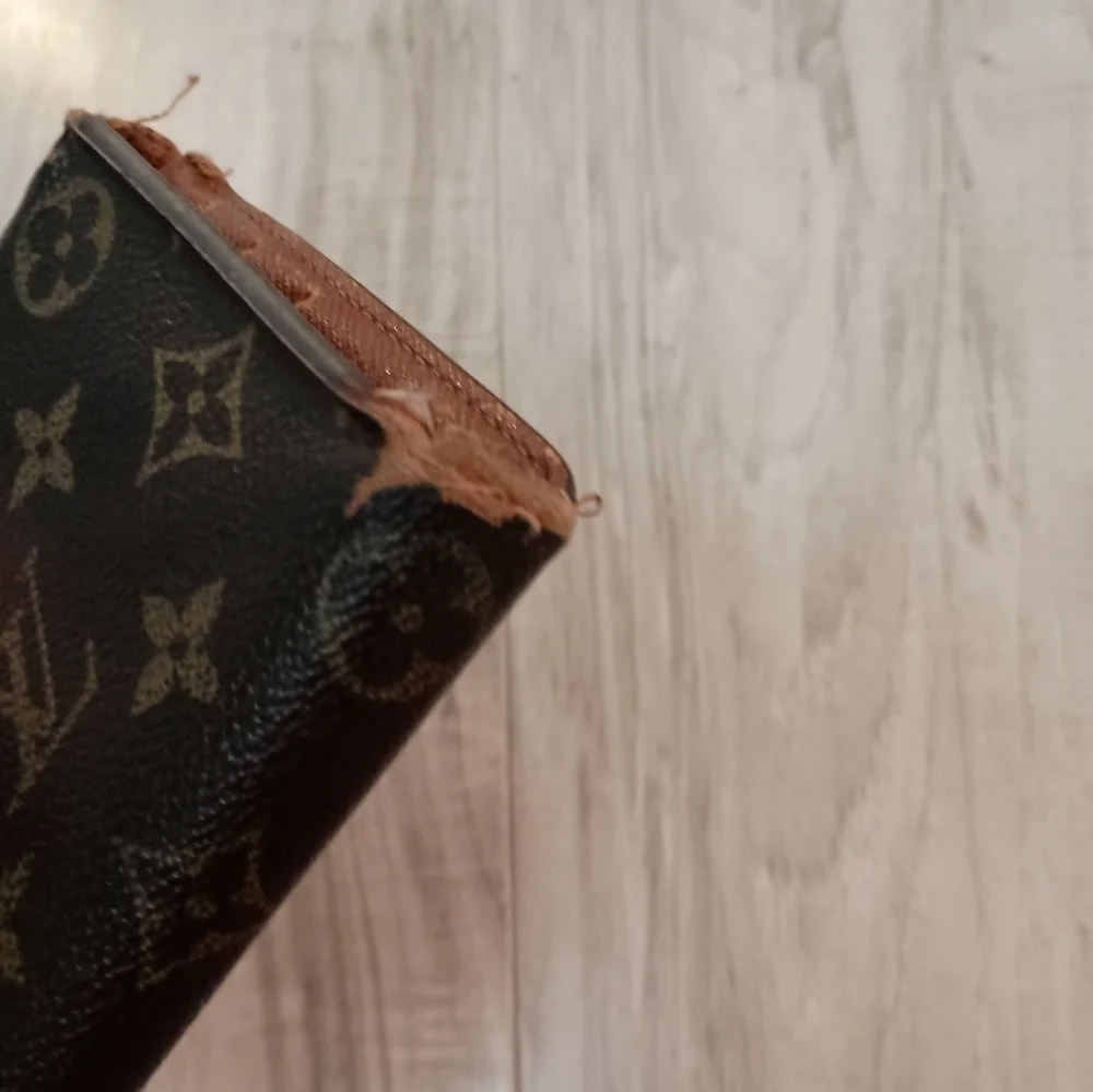 Louis Vuitton Monogram Logo Portefeuille Sarah Long Wallet